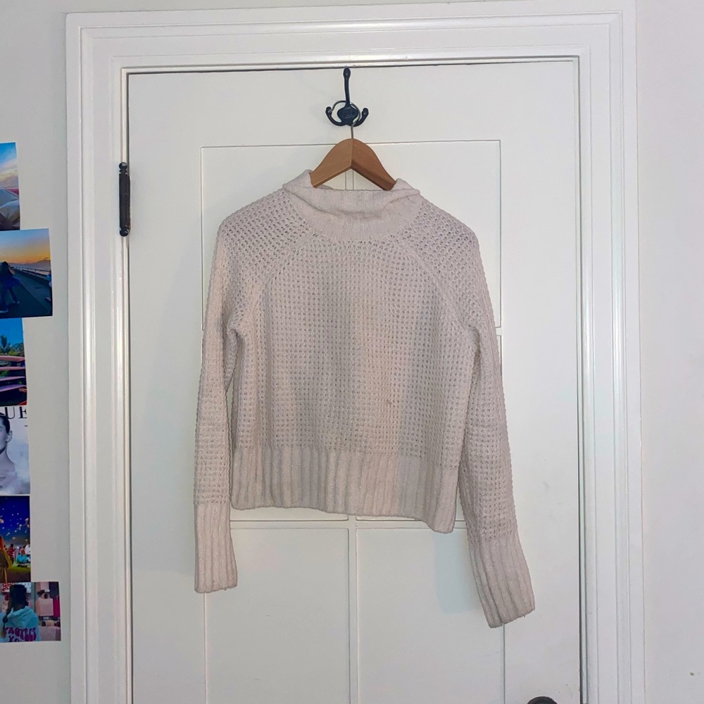Cream white turtleneck sweater🤍